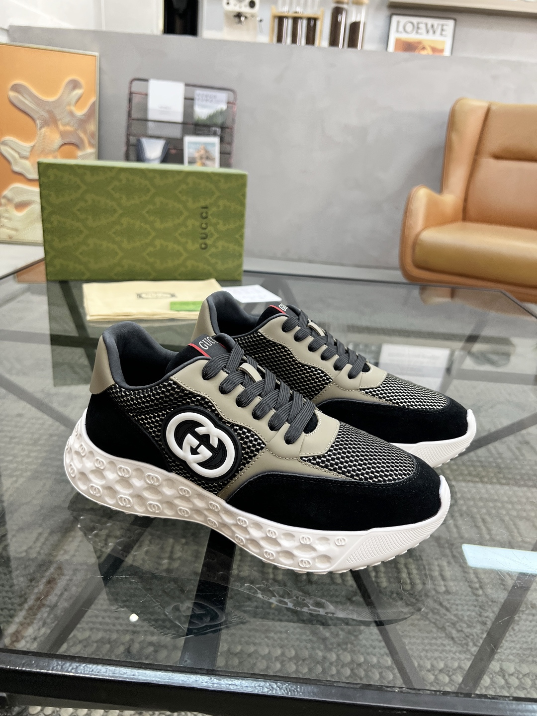 NO:341557,Brand G U C C I Color Original Color Pair Code 38-44 Customized 38.45 Price Material Guqi 2025 Top-level ·Original Single Product!  Premium and trendy men's sports and casual shoes!  A unique personality!  The upper is made of imported cowhide with Guqi printed logo spliced ​​cowhide inner lining. The original molded sole is high-quality and worthy of possession. Guqi casual shoes, cowhide19860909品牌G U C C I 颜色原版配色 码数38-44定做38.45 价格 材质古奇2025顶级·原单货！精品好货潮男运动休闲鞋！与众不同的个性！鞋面采用进口牛皮搭配古奇印花logo拼接牛皮内里 原版开模大底、高品质值得拥有,古奇 休闲鞋,cowhide,Men's shoes