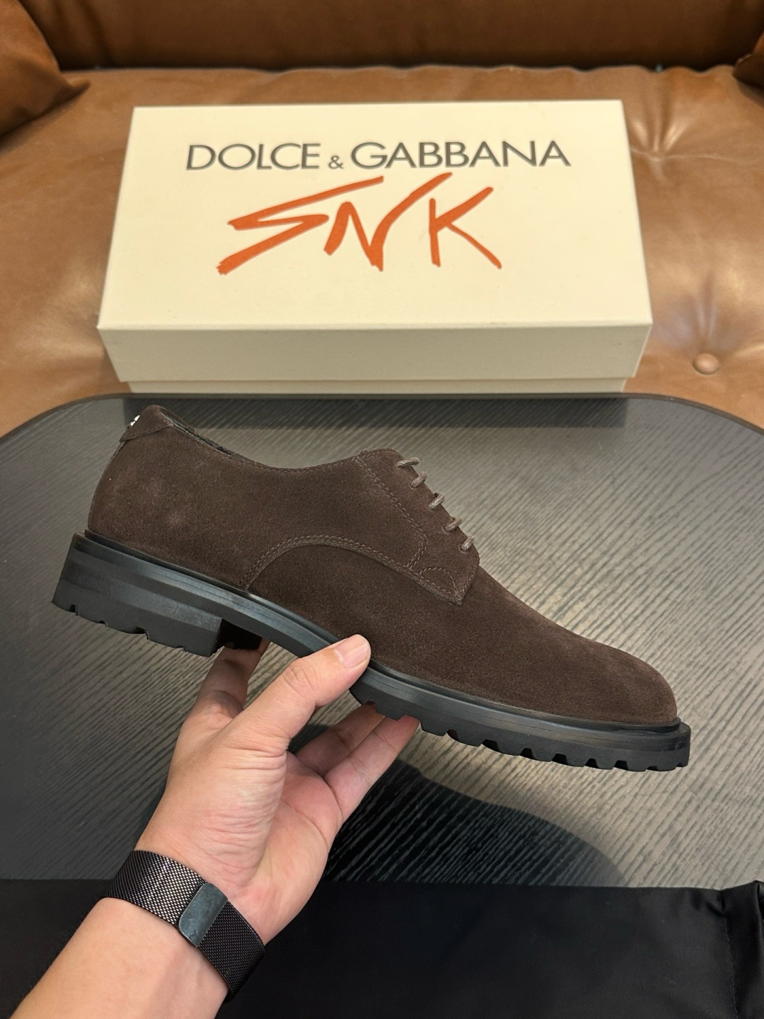 NO:603989,Dolce&Gabbana classic thick-soled lace-up leather shoes | Made of imported pebbled cowhide/high mercerized cowhide | Retro and glossy texture complement each other | Release charming tones to outline a confident posture | Imported calfskin + cowhide lining + lightweight foam outsole | Comfortable and light on the feet  Size: 39-44 (customized at 38.45.46), Dolce & Gabbana leather shoes, Dolce&Gabbana, Dolce&Gabbana, cowhide19860909Dolce&Gabbana 经典款厚底系带皮鞋｜采用进口荔枝纹牛皮/高丝光牛皮制成｜复古与亮泽质感相得益彰｜释放迷人色调勾勒自信姿态｜进口小牛皮+牛皮内里+轻盈发泡大底｜上脚舒适轻便 Size:39-44（38.45.46定做),杜嘉班纳皮鞋,Dolce&Gabbana,Dolce&Gabbana,cowhide,Men's shoes