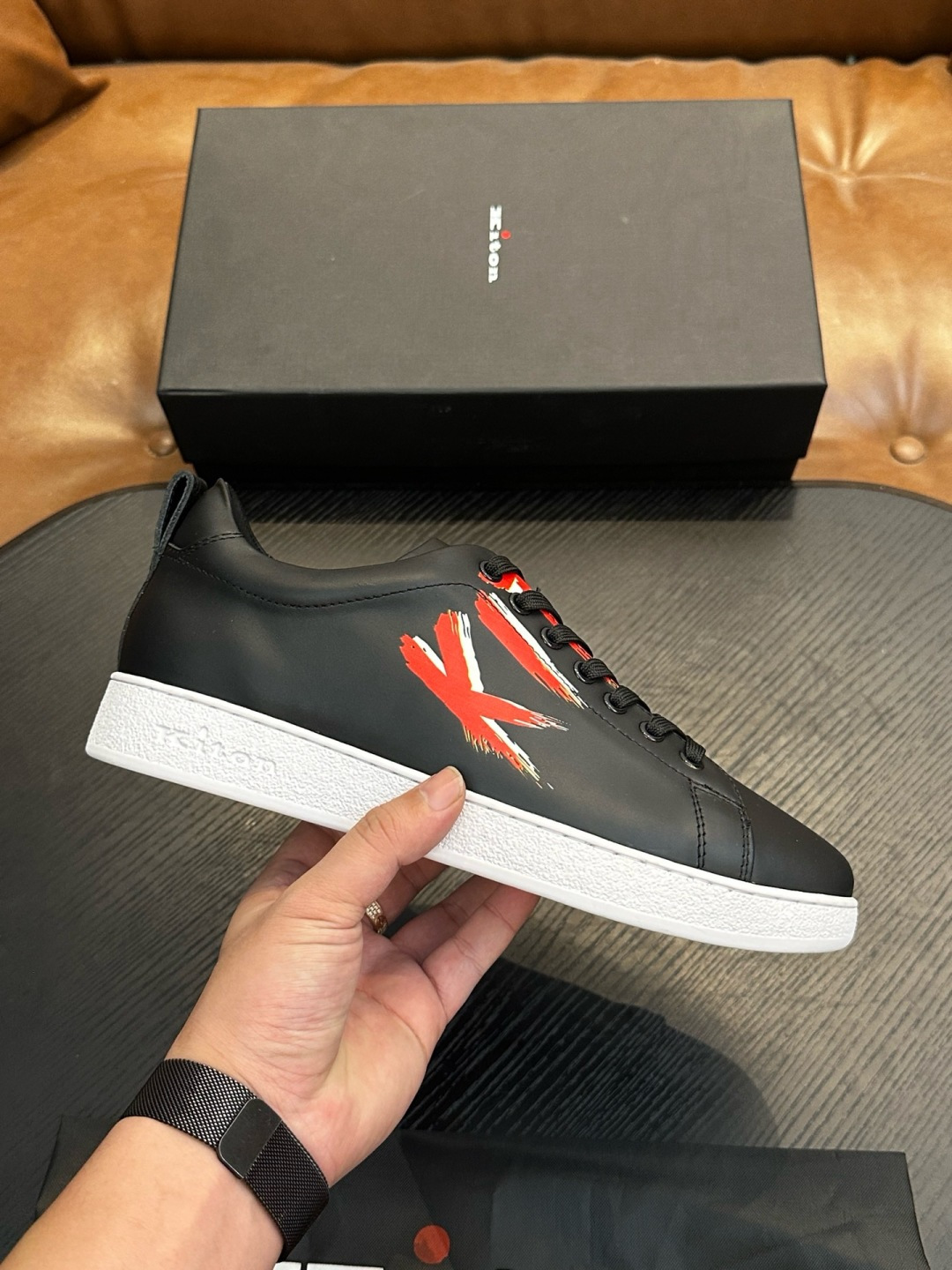 NO:587223,Kiton high-end luxury product, men's calfskin fabric sports shoes, the upper is made of calfskin, made with one-piece molding process, comfortable and breathable, the tongue has Kiton micro-marking, and the original outsole is 1:1, providing a comfortable foot feel!  Size39-44 (38 45 46 47 customized), Kiton casual shoes, sneakers, cowhide19860909Kiton高端奢品,男士小牛皮面料运动鞋,鞋面由小牛皮制成,一体成型工艺制作,舒适透气,鞋舌Kiton微标,原版大底1:1,提供舒适脚感！ Size39-44（38 45 46 47定做）,Kiton 休闲鞋,sneakers,cowhide,Men's shoes