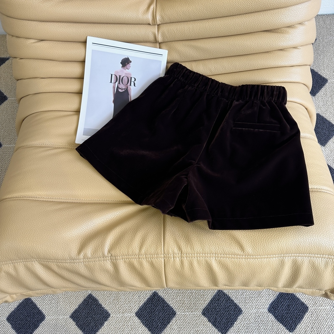 Title: P504 Fall/Winter Collection: Heavy-skinned dress, nail-decorated velvet shorts, wide-legged pants, and shirt-jacket. - 图片 9