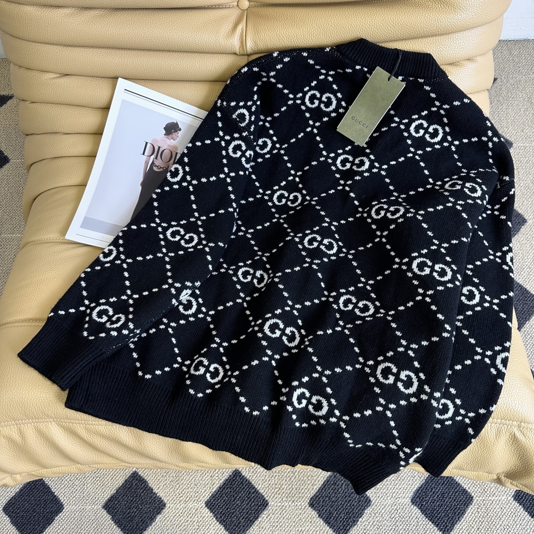 Luxurious Tweezer Dress Set: V-Neck Sweater, Long-Sleeve Coat, Classic Double-G Flower, Stylish Elegance - 图片 9