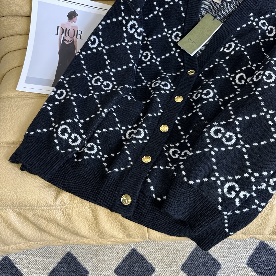 Luxurious Tweezer Dress Set: V-Neck Sweater, Long-Sleeve Coat, Classic Double-G Flower, Stylish Elegance - 图片 7