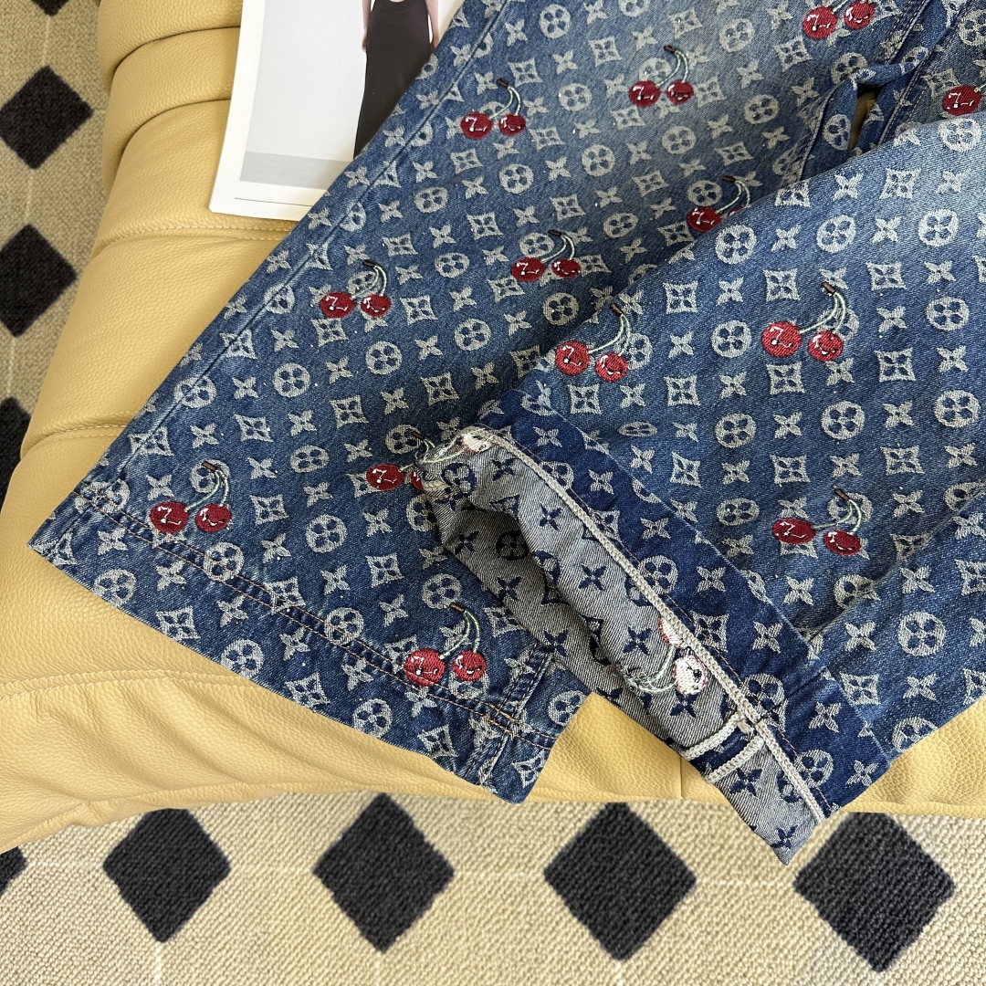 “Stylish Women’s Fall Suit with Flaming Cherry Details and Embroidery Drill” - 图片 8