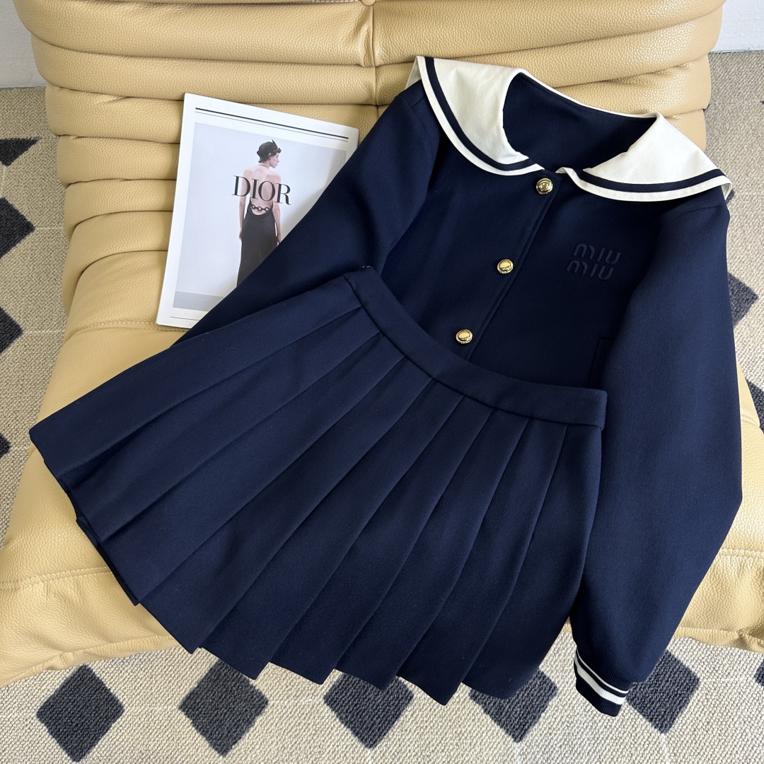 Miu Miu Marineblauwe Jas met Plooirok Set - Elegante Dameskleding
