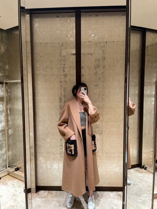 Elegant Camel Wool Coat with Fendi Pocket Detailing, Longline, Warm and Stylish 1 Elegant Camel Wool Coat with Fendi Pocket Detailing, Longline, Warm and Stylish