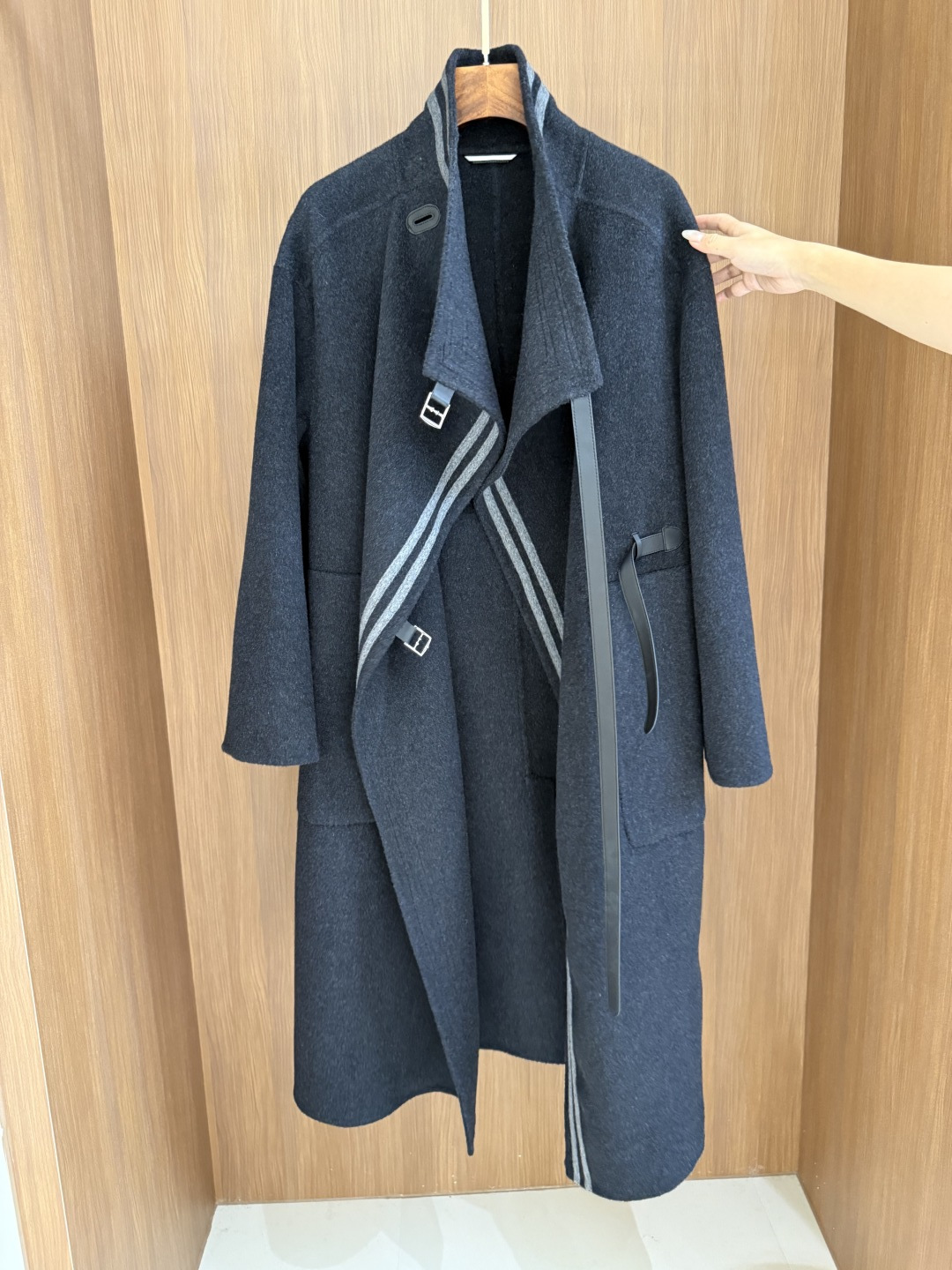 Elegant H Grey Wool-Cashmere Blend Coat with Belt, Size 36-40 3 cmp i1757922322537 5123 0 3