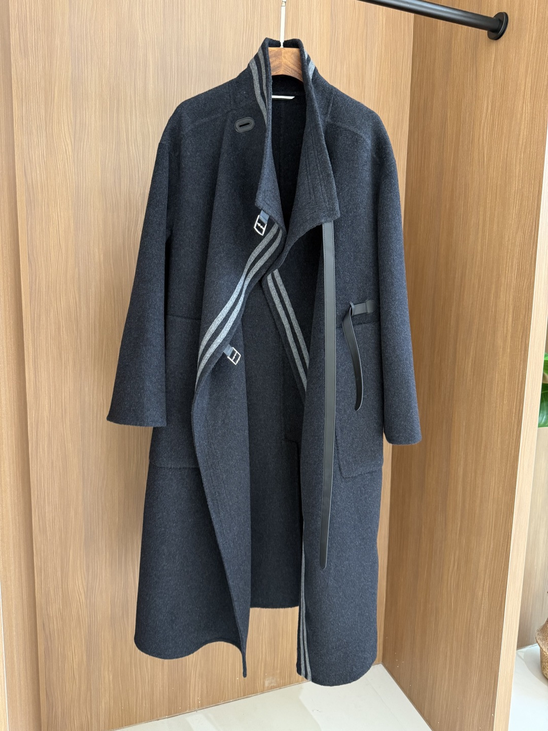 Elegant H Grey Wool-Cashmere Blend Coat with Belt, Size 36-40