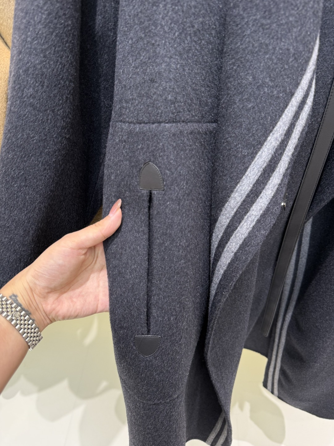 Elegant H Grey Wool-Cashmere Blend Coat with Belt, Size 36-40 7 cmp i1757922330332 5051 0 8