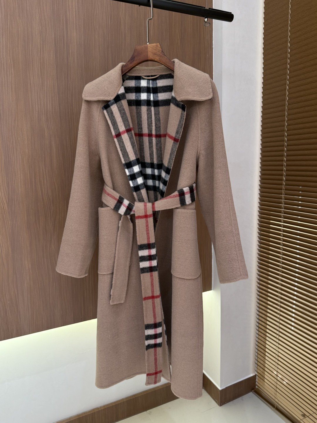 NO:569967,Comes with dust bag Burbe*ry 25 new autumn and winter style lapel plaid waist double-sided wool coat three colors one size fits all, burberry, alexander wang19860909配防尘袋Burbe*ry 25秋冬新款 翻领格纹收腰双面羊毛大衣 三色均码,,burberry,alexander wang,Women's clothing