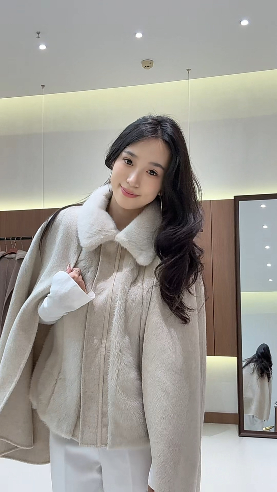 Elegant MaxMara Style Fur Coat - Luxurious and Stylish Outerwear for Women