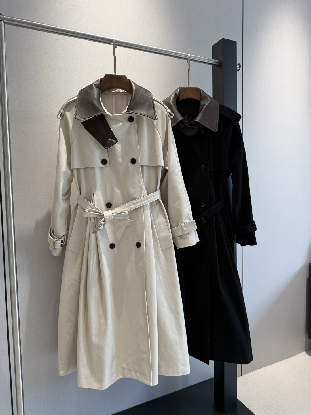 DIOR Contrast Leather Collar Length Trench Coat