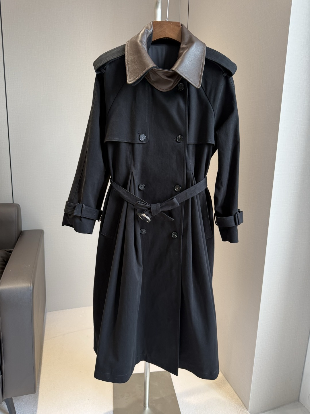 DIOR Contrast Leather Collar Length Trench Coat