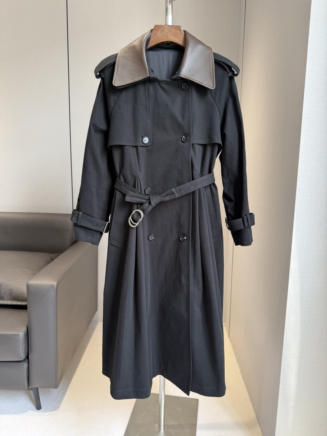 DIOR Contrast Leather Collar Length Trench Coat