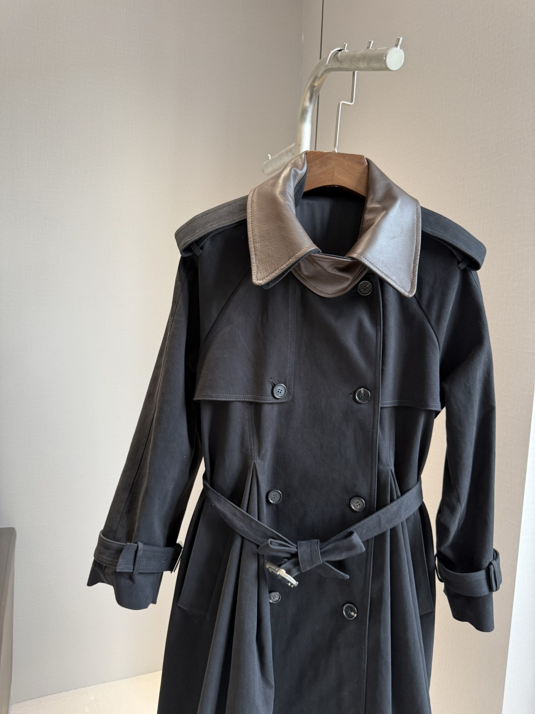 DIOR Contrast Leather Collar Length Trench Coat