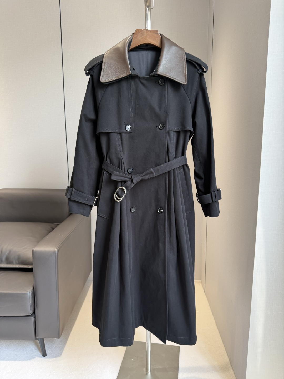 DIOR Contrast Leather Collar Length Trench Coat