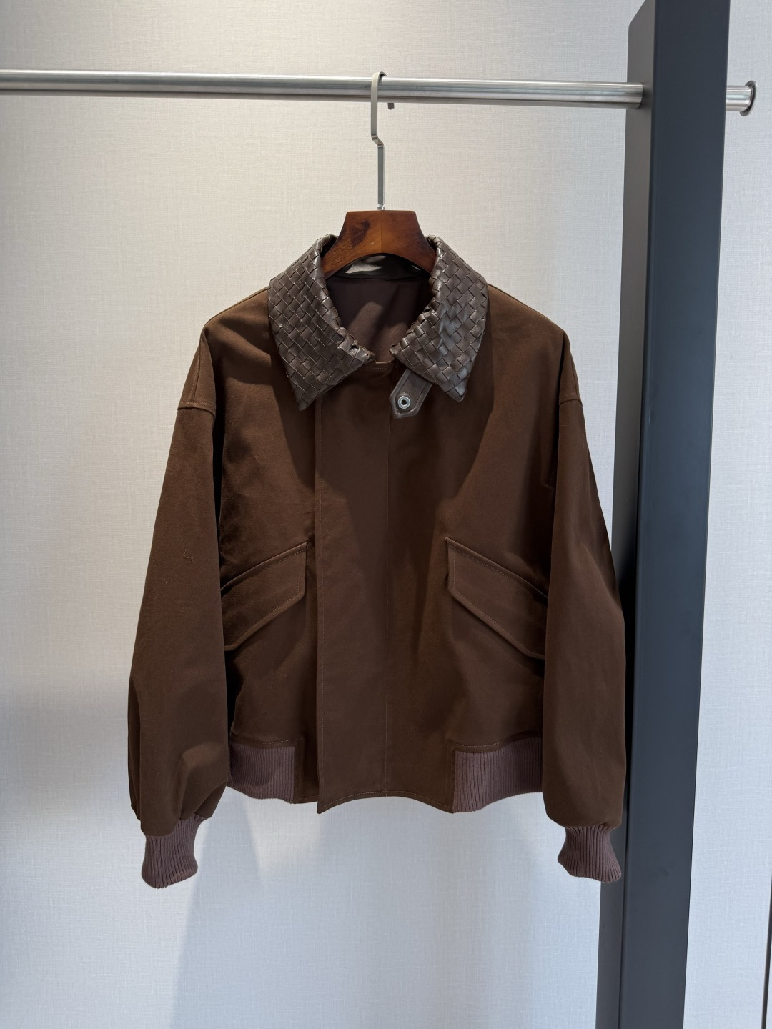 NO:945291,B*V same style woven leather collar windbreaker SML ready in stock Cotton Sheepskin (cotton sheepskin), Bottega Veneta-clothing,bottega veneta,sheepskin,19860909B*V同款编织皮领风衣 SML 现货 in stock Cotton Sheepskin（全棉 绵羊皮）,葆蝶家-服装,bottega veneta,sheepskin,,Women's clothing