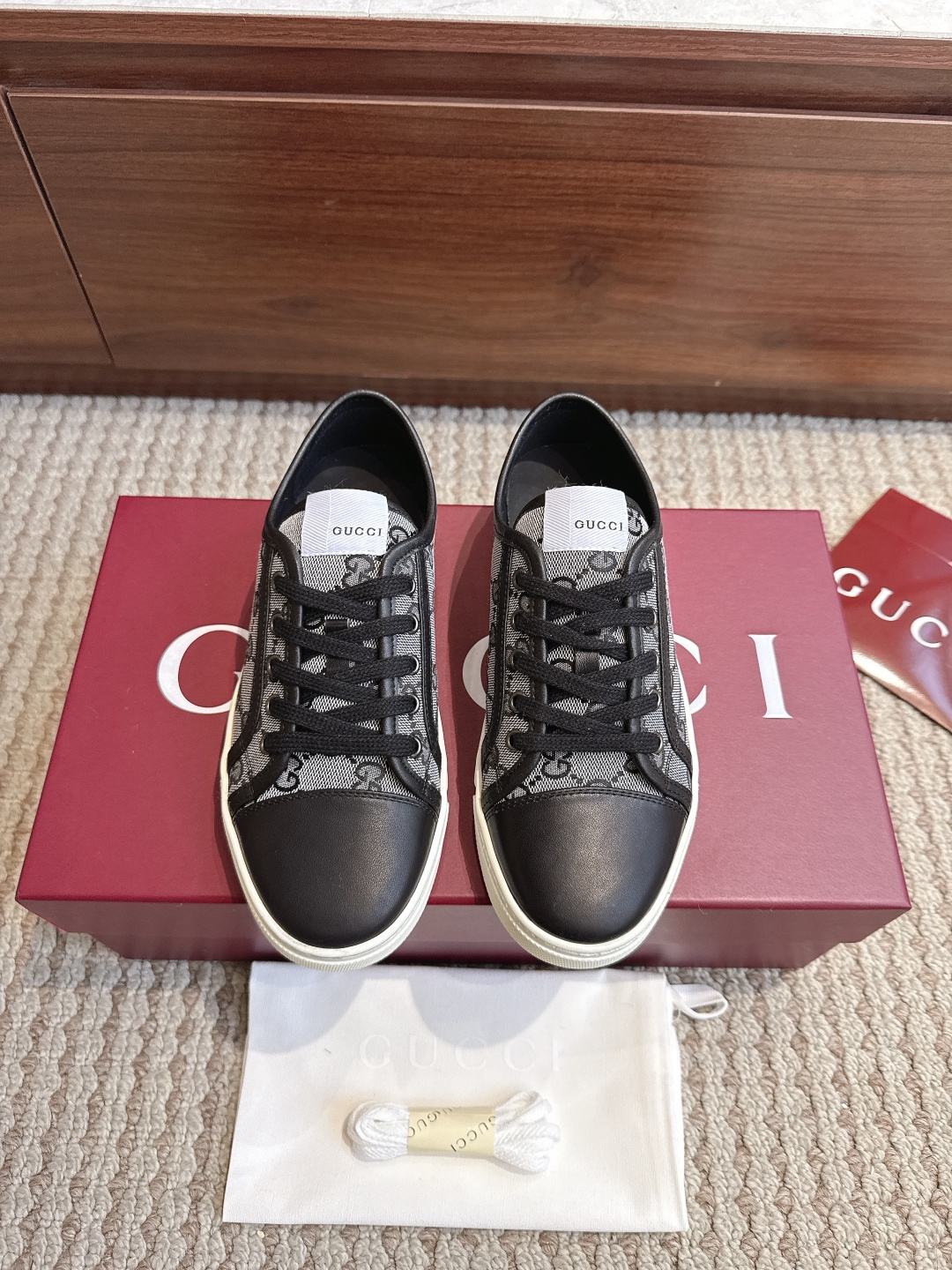 NO:867957,Gucci low-profile casual shoes in sizes 35-46 (4546 custom-made) Gucci top version!  The oil-edged craft cover is announced as a one-to-one replica. It is a new model for early spring, creating a perfect style for the street. It is cool and sassy. It is fashionable for c-position. It has a retro and futuristic classic shoe shape + British color matching design. It is super eye-catching. Various leather splicing, original inverted mold last type, and imported high-end knitting needle jacquard fabric presents a delicate texture!  Mold customization of high-density outsole., casual shoes/sports shoes, gucci, sneakers19860909gucci低邦休闲鞋尺码35—46（4546订做） 古奇顶级版本！油边工艺套宣一比一复刻.早春新款,打造属于完美的风格炸街款又酷又飒 c位时髦穿搭 带复古加未来感经典鞋型+英伦拼色设计 超耐看.各种皮面拼接 原版倒模楦型,进口高端织针提花布呈现出精致质感！开模定制高密大底.,休闲鞋/运动鞋,gucci,sneakers,Women's Shoes