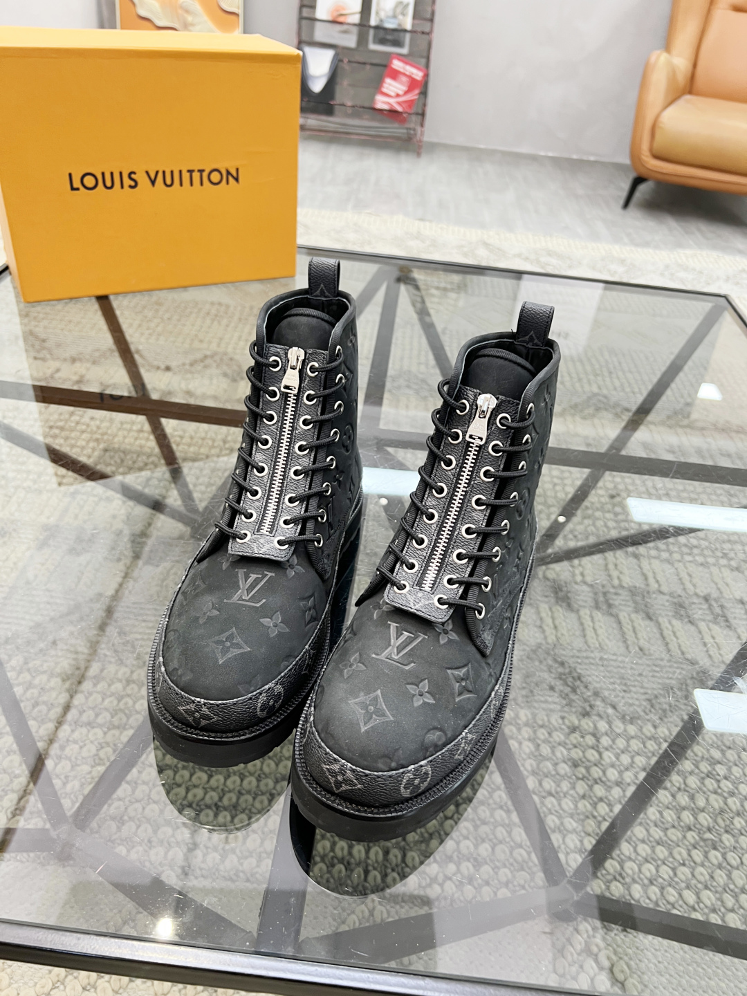  L 🔍顶级代购🇮🇹 路 炸街男神增高帮靴子脚皮鞋新品来袭专柜同步发售原厂配置，意大利进口牛皮面料，高品