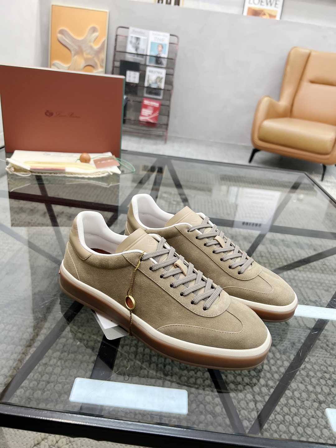  L 🔍顶级代购🇮🇹 LP 炸街男神爆款休闲板鞋专柜新品同步，鞋面意大利进口牛皮面料，高品质拼接工艺经典