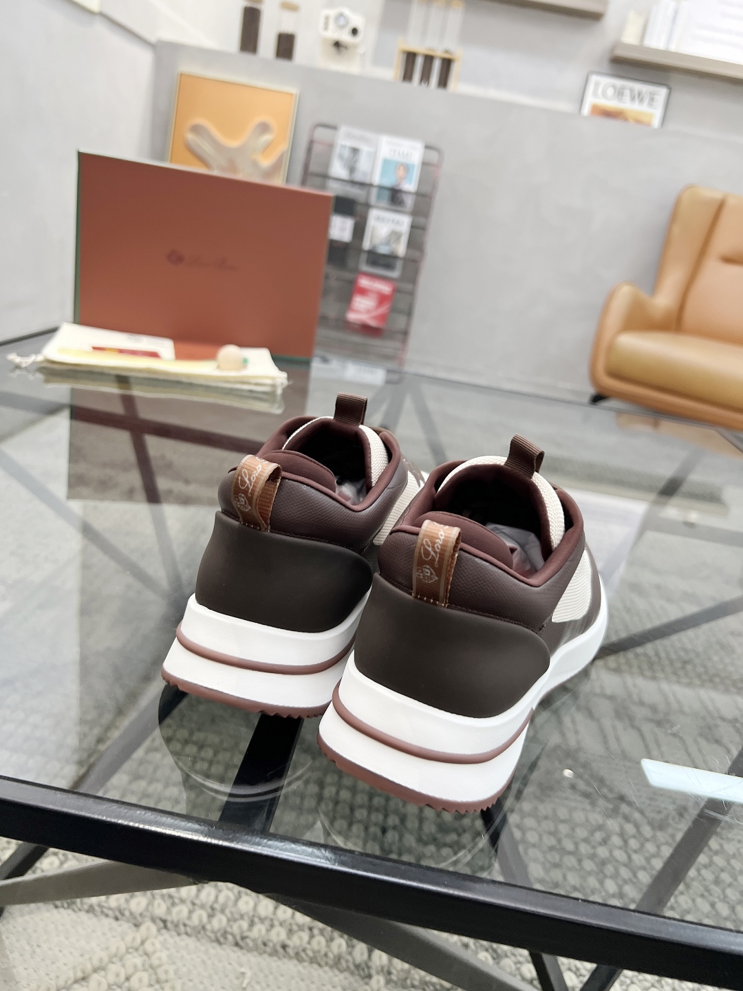  L 🔍顶级代购🇮🇹 LP 炸街男神爆款休闲板鞋专柜新品同步，鞋面意大利进口牛皮搭配网布面料，高品质滴胶