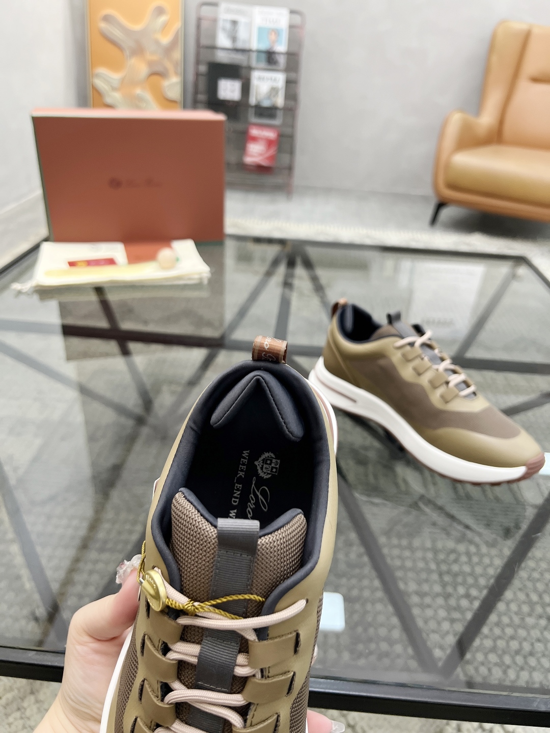  L 🔍顶级代购🇮🇹 LP 炸街男神爆款休闲板鞋专柜新品同步，鞋面意大利进口牛皮搭配网布面料，高品质滴胶