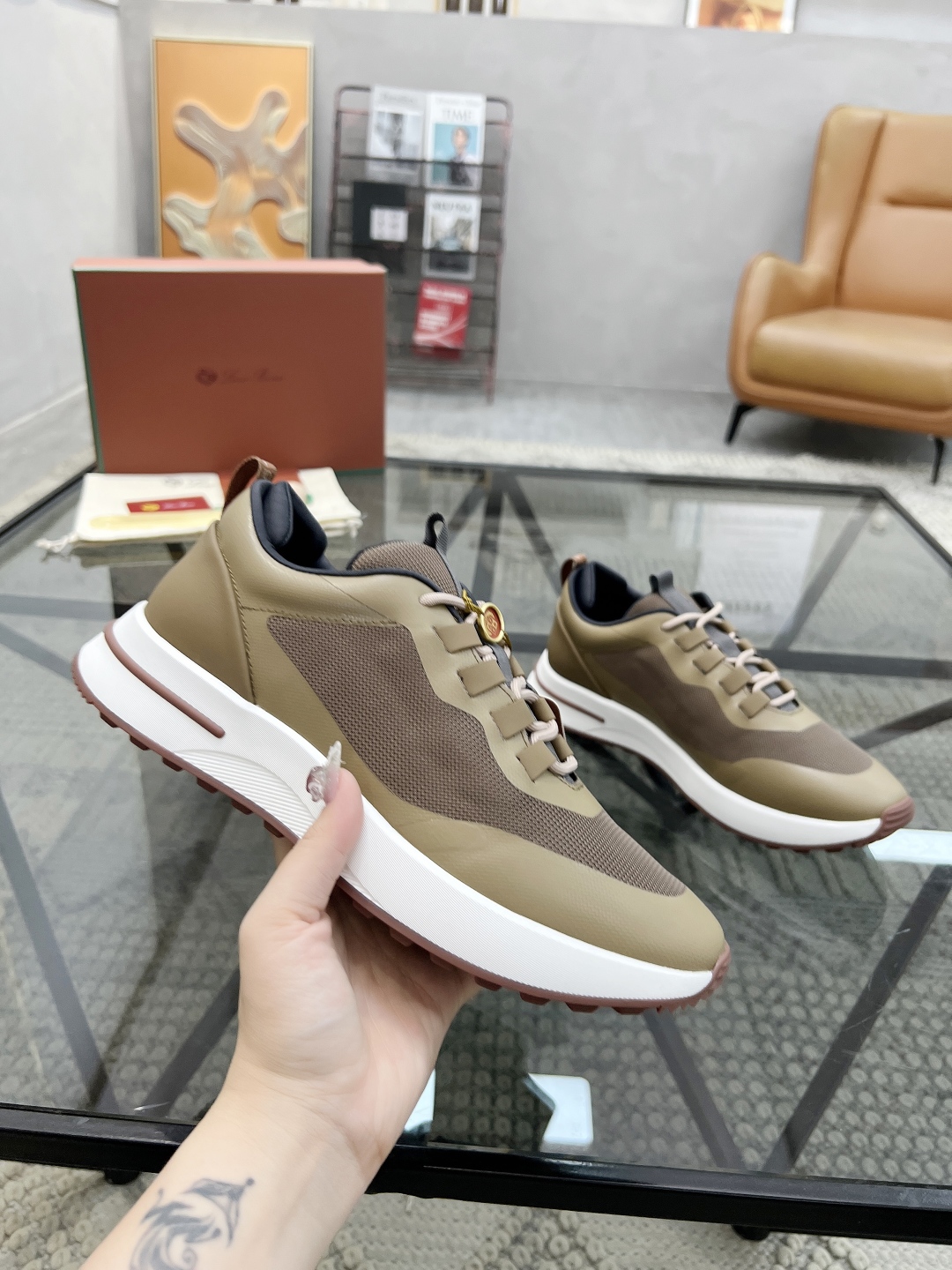  L 🔍顶级代购🇮🇹 LP 炸街男神爆款休闲板鞋专柜新品同步，鞋面意大利进口牛皮搭配网布面料，高品质滴胶