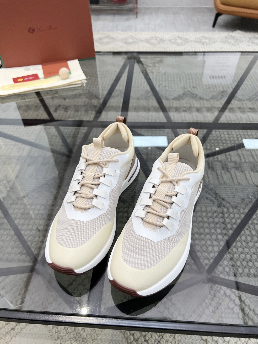  L 🔍顶级代购🇮🇹 LP 炸街男神爆款休闲板鞋专柜新品同步，鞋面意大利进口牛皮搭配网布面料，高品质滴胶