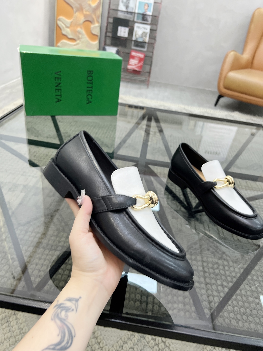  B 🔍顶级代购🇮🇹 碟 炸街情侣👫款官网新品套脚皮鞋原单货专柜同步，鞋面意大利进口牛皮面料，潮达人爆款
