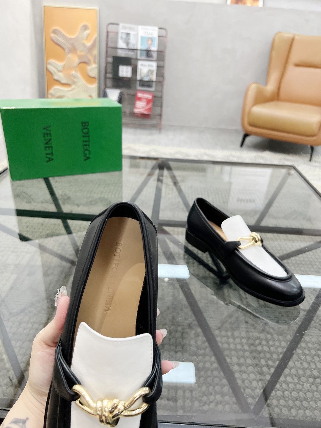 B 🔍顶级代购🇮🇹 碟 炸街情侣👫款官网新品套脚皮鞋原单货专柜同步，鞋面意大利进口牛皮面料，潮达人爆款
