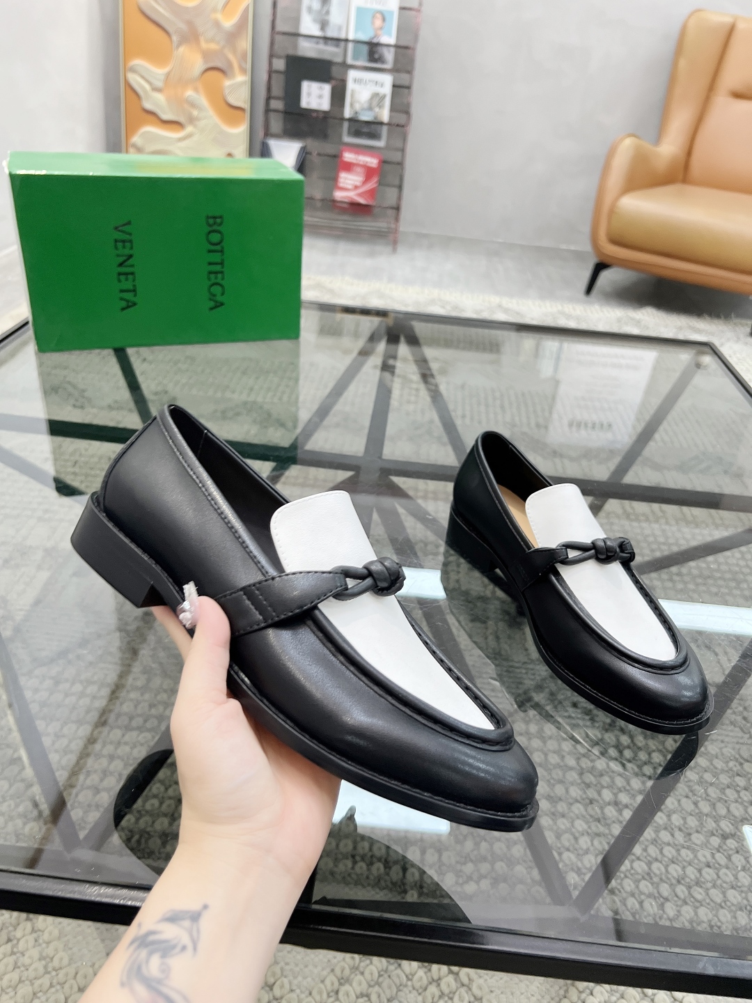  B 🔍顶级代购🇮🇹 碟 炸街情侣👫款官网新品套脚皮鞋原单货专柜同步，鞋面意大利进口牛皮面料，潮达人爆款
