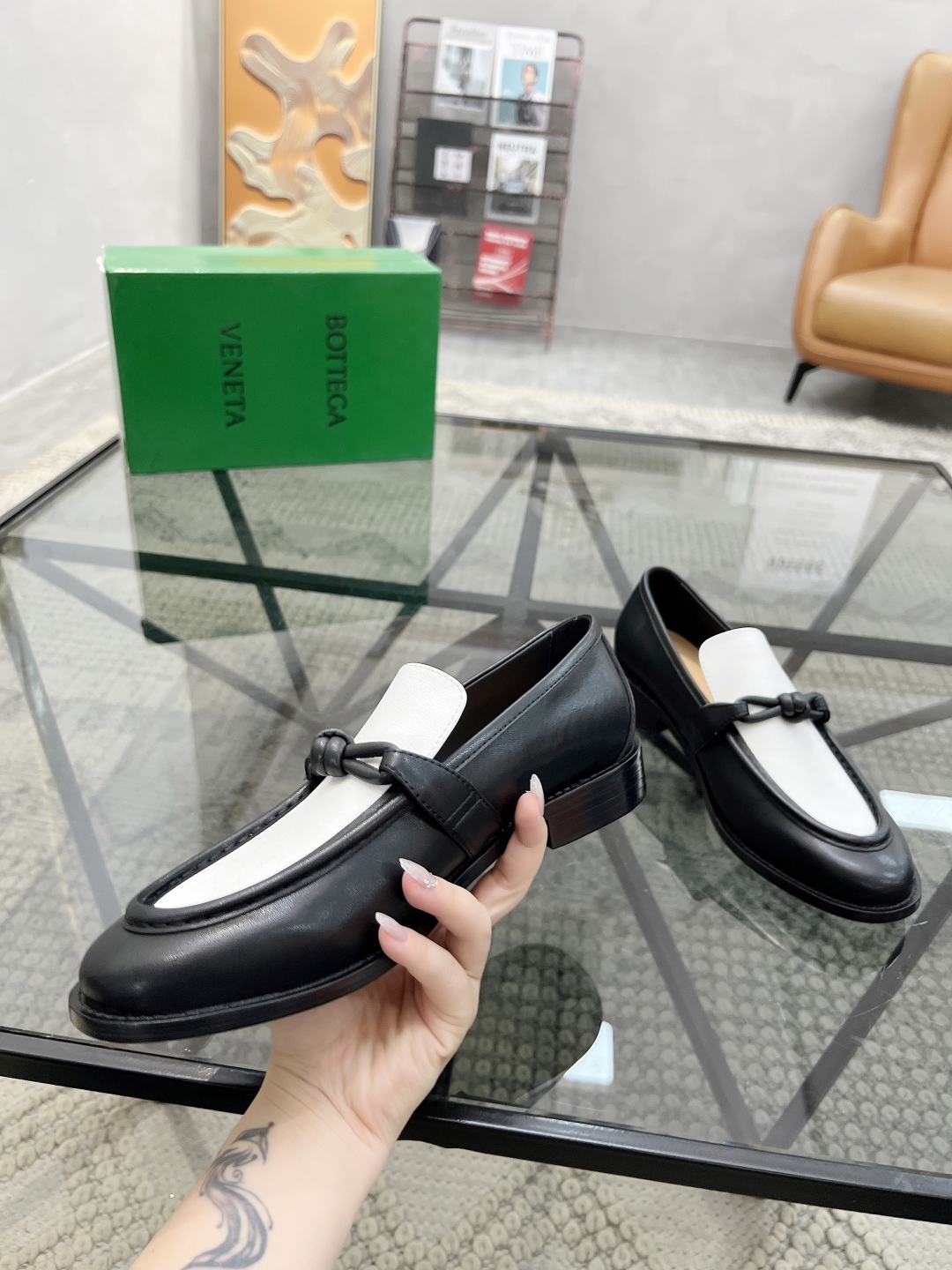  B 🔍顶级代购🇮🇹 碟 炸街情侣👫款官网新品套脚皮鞋原单货专柜同步，鞋面意大利进口牛皮面料，潮达人爆款