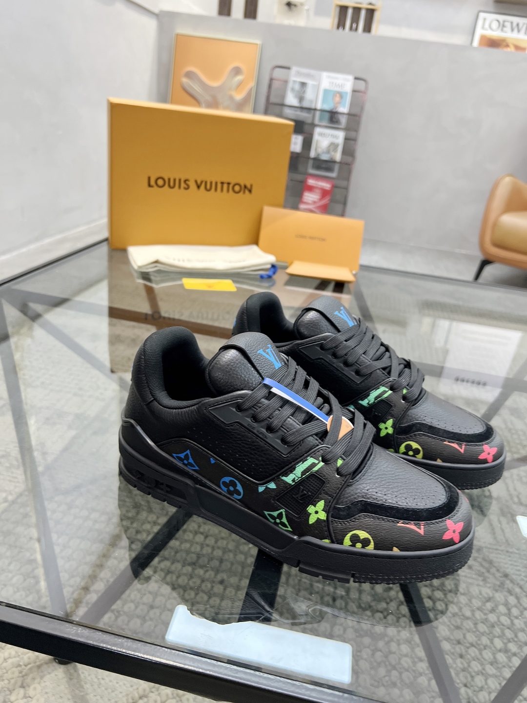  L 🔍顶级代购🇮🇹 路 炸街男神爆款运动板鞋专柜同步，鞋面意大利进口牛皮彩花面料，缤纷色彩复杂拼接工艺