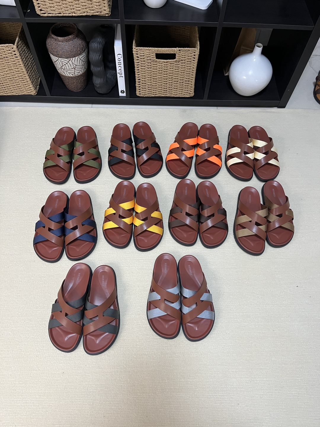  H 🔍顶级代购🇮🇹 爱 炸街男神春夏拖鞋新品专柜同步，鞋面意大利进口牛皮面料，高品质拼接工艺，鞋底：原