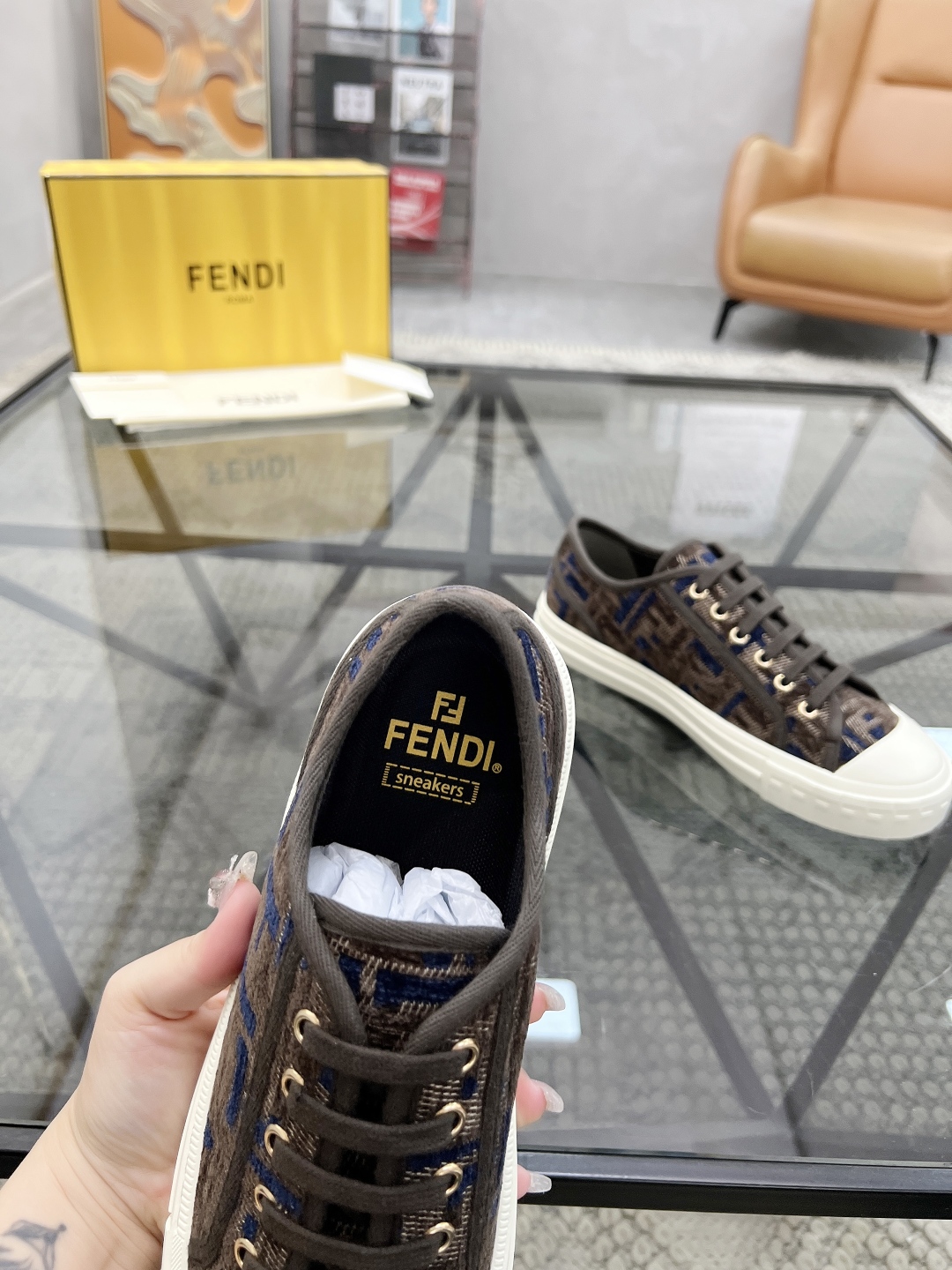  F 🔍顶级代购🇮🇹 芬 炸街情侣👫人气爆款专柜新款原厂配置，意大利进口原版标志布面，标志花纹潮人必备，