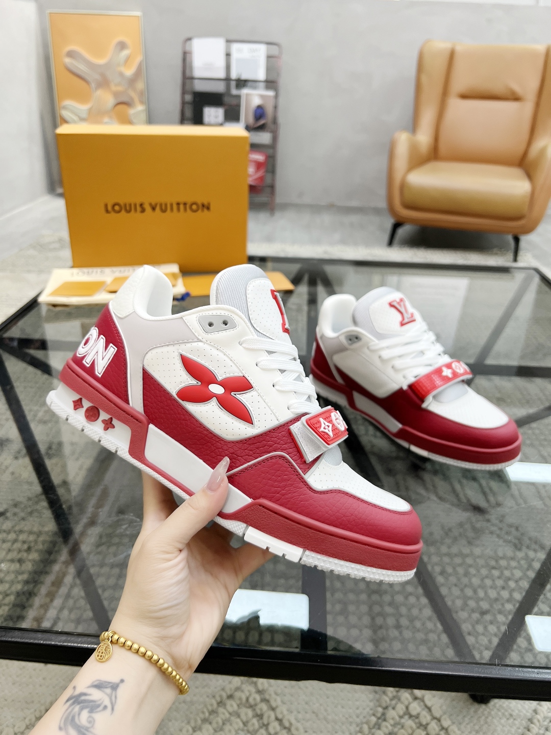  L 🔍顶级代购🇮🇹 路 炸街男神爆款运动板鞋专柜同步，鞋面意大利进口牛皮面料，魔术贴缤纷色彩复杂工艺品