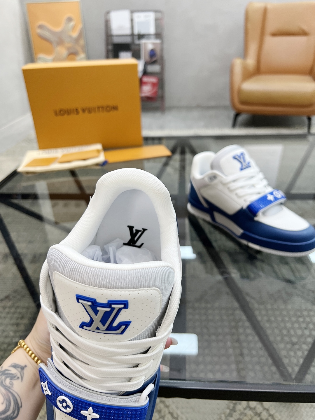  L 🔍顶级代购🇮🇹 路 炸街男神爆款运动板鞋专柜同步，鞋面意大利进口牛皮面料，魔术贴缤纷色彩复杂工艺品