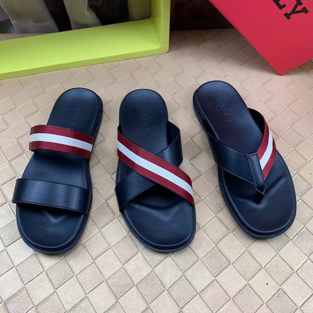  B 🔍顶级代购🇮🇹 巴 炸街男神春夏拖鞋新品专柜同步，鞋面意大利进口牛皮搭配织带面料，高品质拼接工艺，