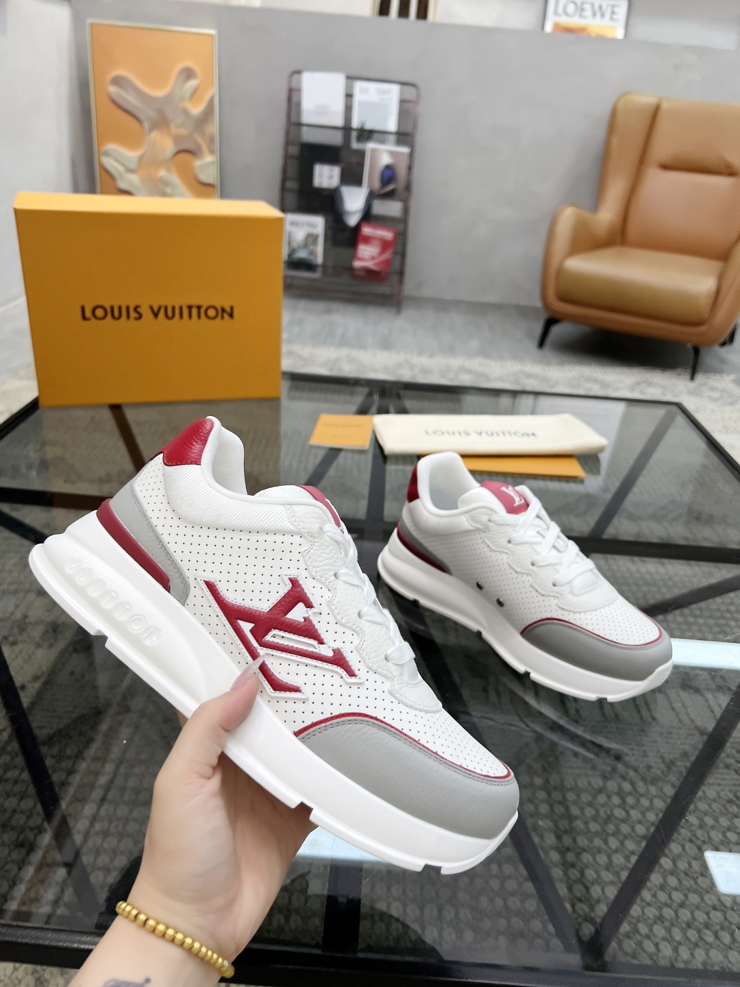  L 🔍顶级代购🇮🇹 路 炸街男神爆款运动板鞋专柜同步，鞋面意大利进口牛皮面料，高品质拼接缤纷色彩复杂工