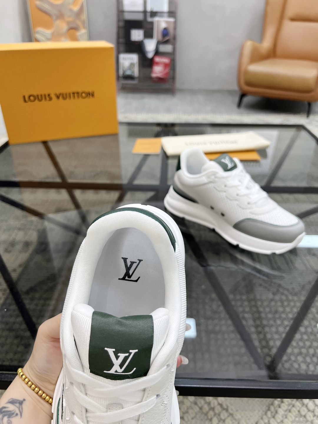  L 🔍顶级代购🇮🇹 路 炸街男神爆款运动板鞋专柜同步，鞋面意大利进口牛皮面料，高品质拼接缤纷色彩复杂工