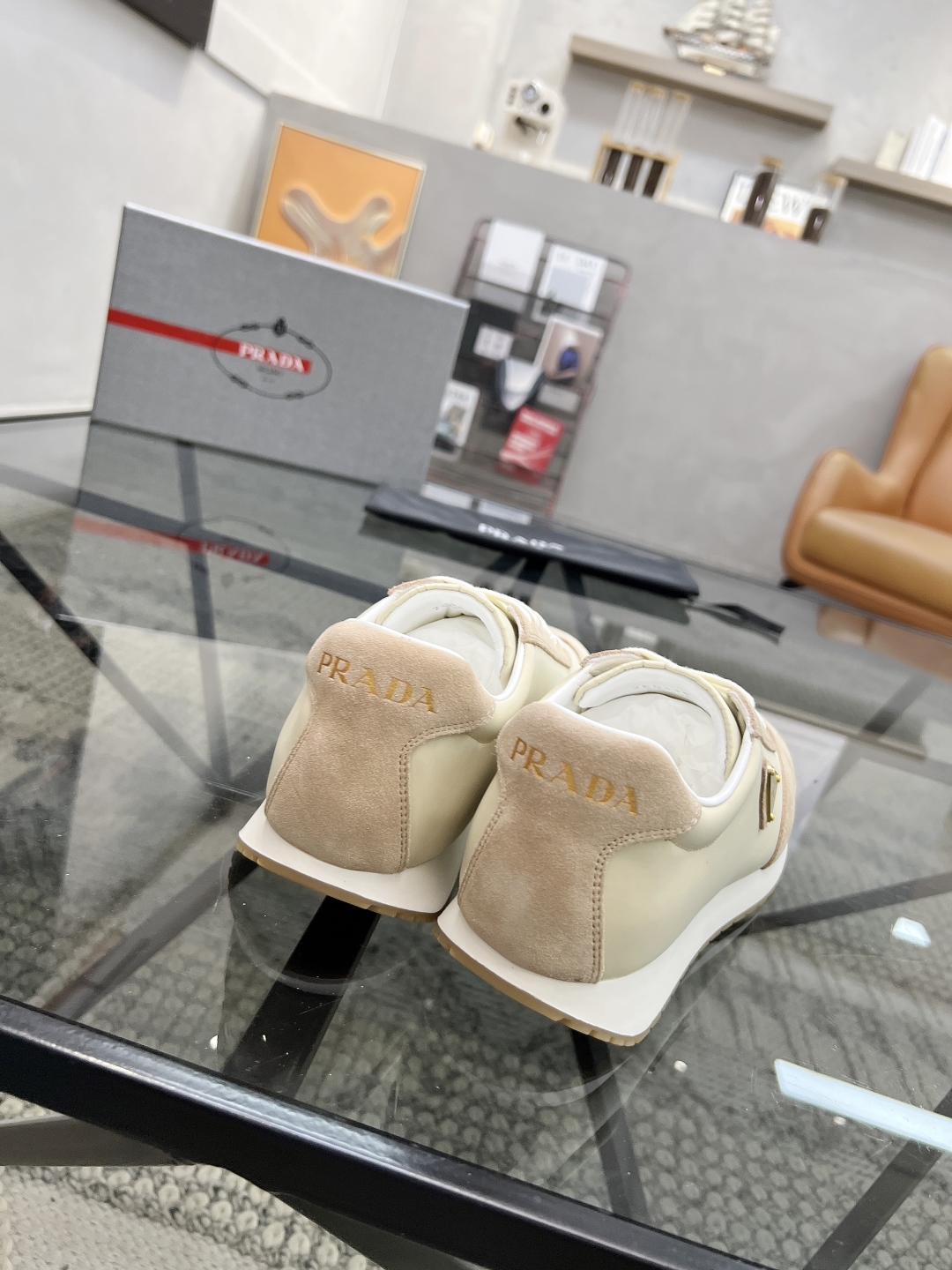  P 🔍顶级代购🇮🇹 普 炸街男神新品来袭，超人气爆款专柜新款，原厂配置意大利进口牛皮搭配帆布面料，高品