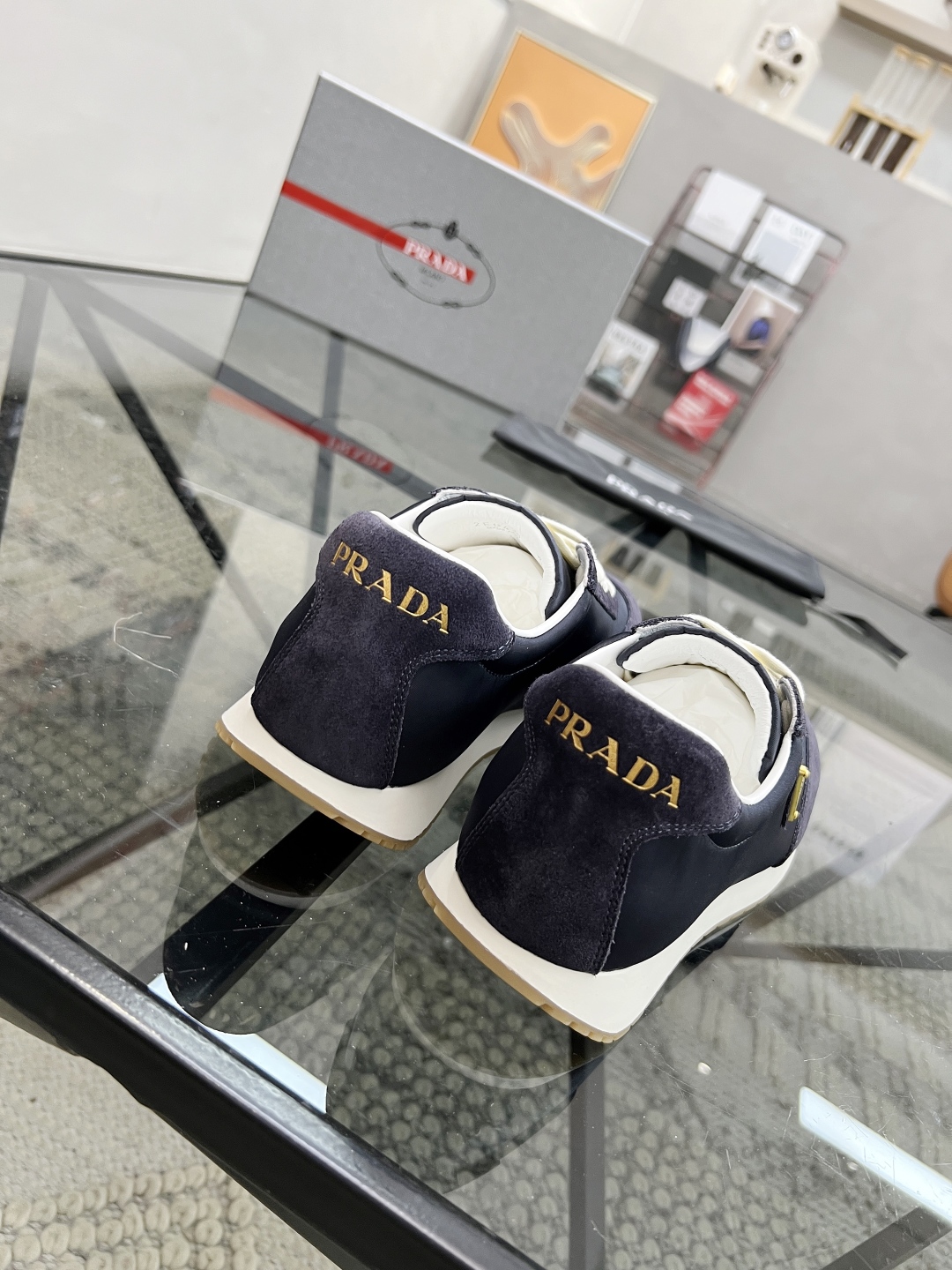  P 🔍顶级代购🇮🇹 普 炸街男神新品来袭，超人气爆款专柜新款，原厂配置意大利进口牛皮搭配帆布面料，高品