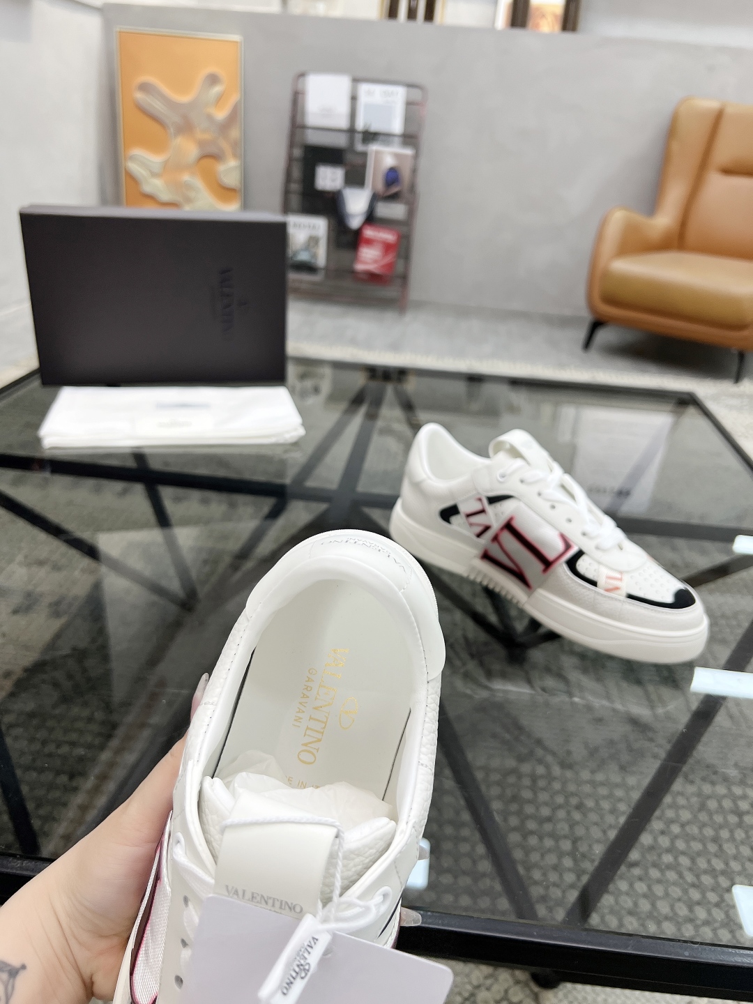  H 🔍顶级代购🇮🇹 华 炸街男神运动鞋新品，经反复试验终打造出完美版本，经典的华伦家高超拼接工艺技术瞬