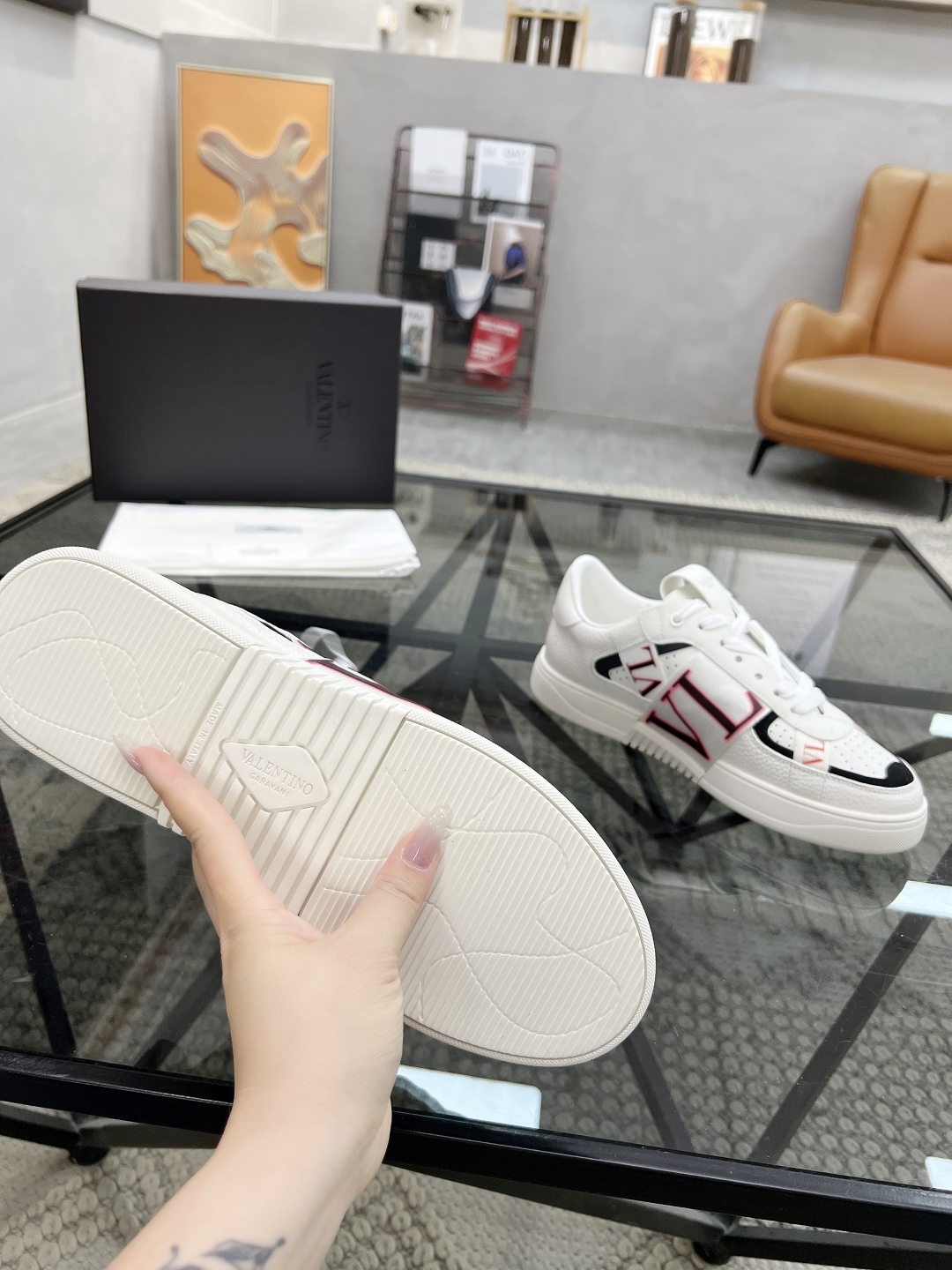  H 🔍顶级代购🇮🇹 华 炸街男神运动鞋新品，经反复试验终打造出完美版本，经典的华伦家高超拼接工艺技术瞬