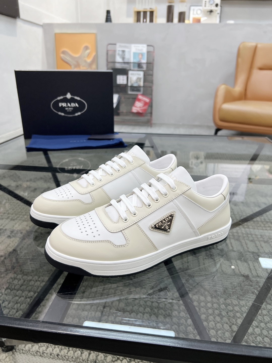  P 🔍顶级代购🇮🇹 普 炸街男神新品运动休闲鞋专柜同步，鞋面意大利进口牛皮面料，进口水染牛皮里垫，鞋底