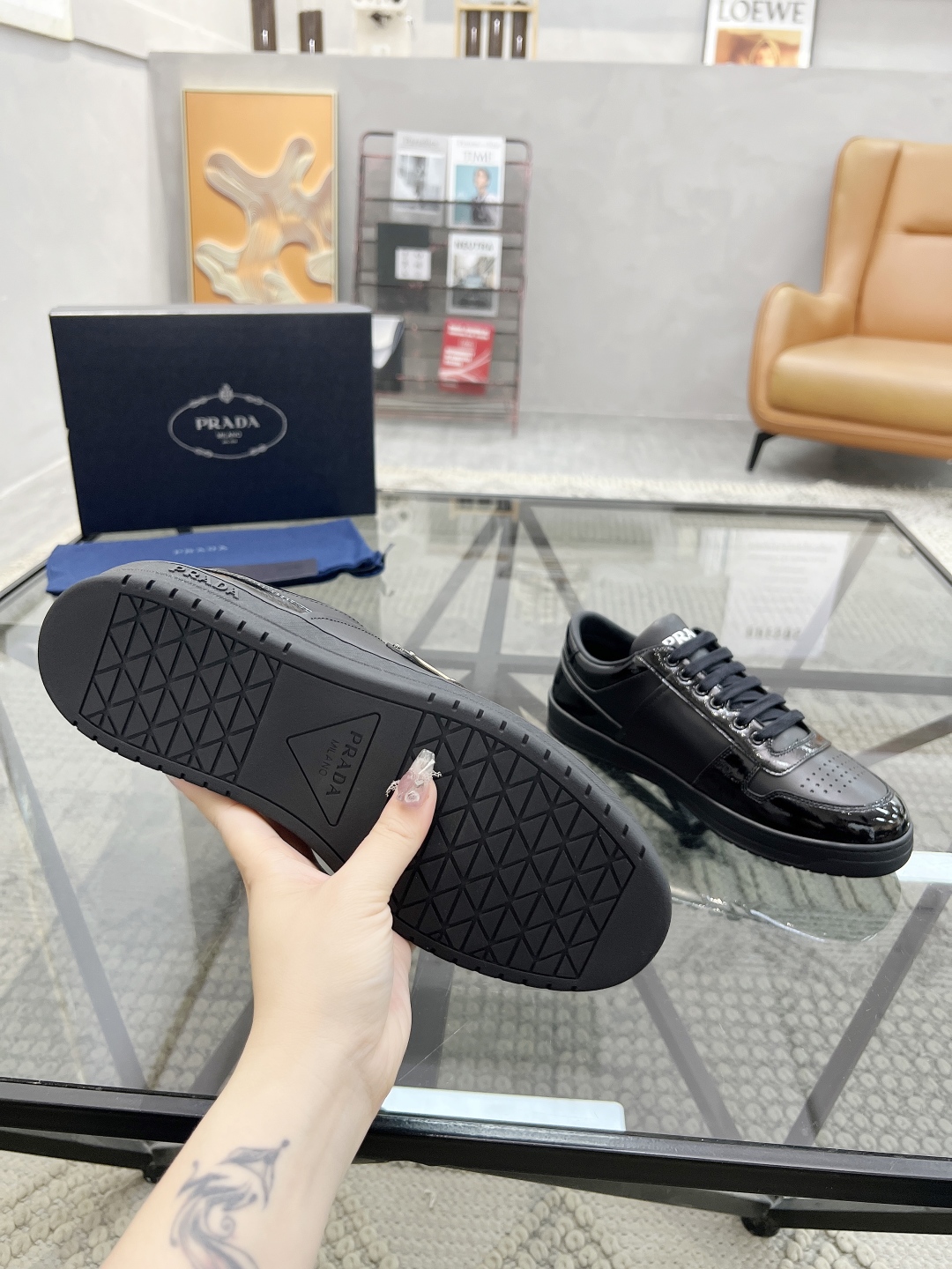  P 🔍顶级代购🇮🇹 普 炸街男神新品运动休闲鞋专柜同步，鞋面意大利进口牛皮面料，进口水染牛皮里垫，鞋底