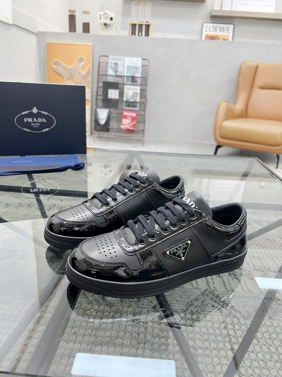  P 🔍顶级代购🇮🇹 普 炸街男神新品运动休闲鞋专柜同步，鞋面意大利进口牛皮面料，进口水染牛皮里垫，鞋底