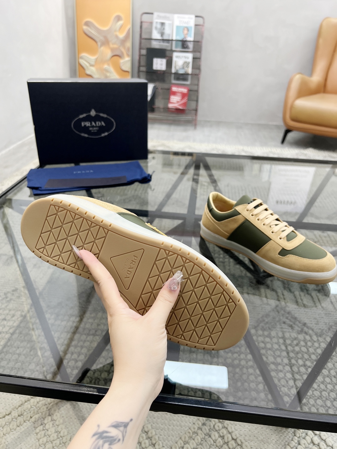  P 🔍顶级代购🇮🇹 普 炸街男神新品运动休闲鞋专柜同步，鞋面意大利进口牛皮搭配布面料，进口水染牛皮里垫