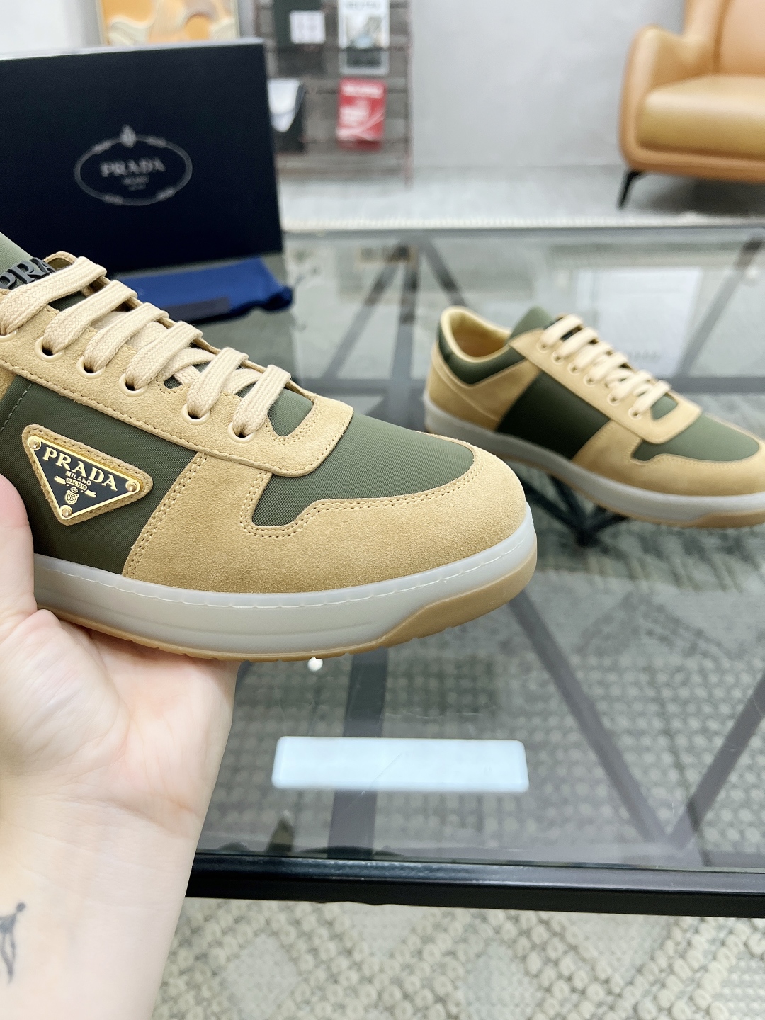  P 🔍顶级代购🇮🇹 普 炸街男神新品运动休闲鞋专柜同步，鞋面意大利进口牛皮搭配布面料，进口水染牛皮里垫