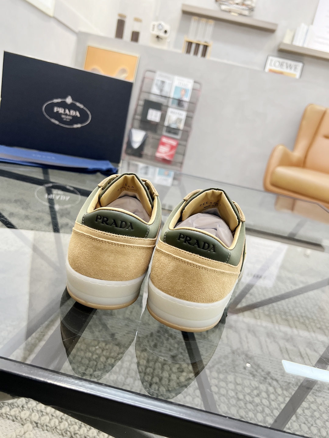  P 🔍顶级代购🇮🇹 普 炸街男神新品运动休闲鞋专柜同步，鞋面意大利进口牛皮搭配布面料，进口水染牛皮里垫