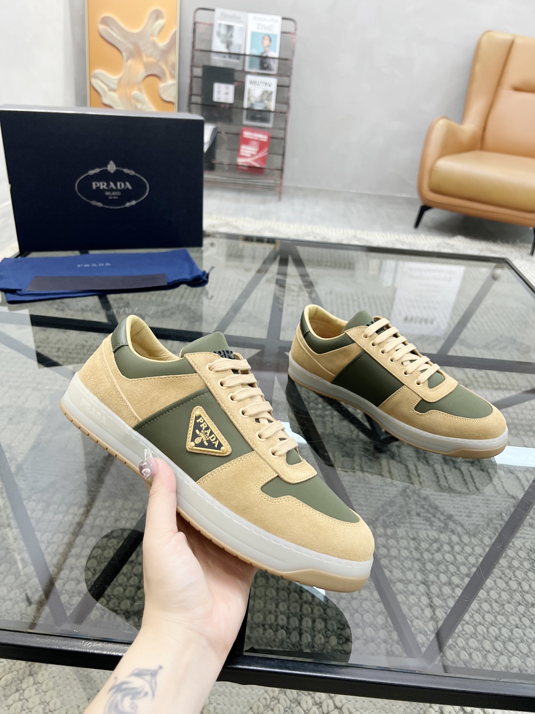  P 🔍顶级代购🇮🇹 普 炸街男神新品运动休闲鞋专柜同步，鞋面意大利进口牛皮搭配布面料，进口水染牛皮里垫
